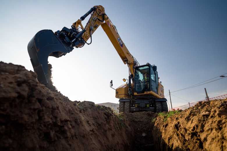 M319 Digging a Trench