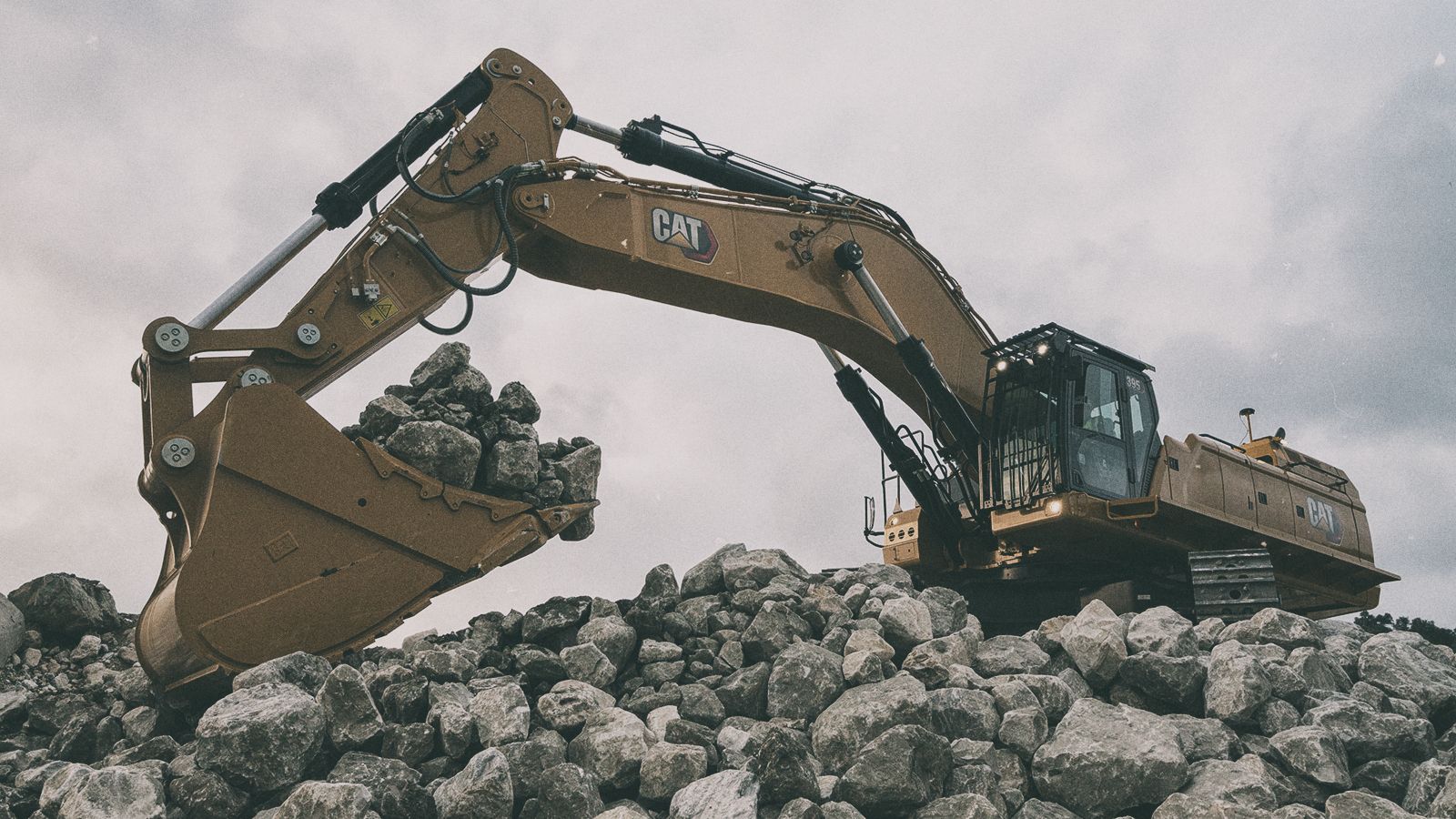 395 Excavator picking up stones on jobsite