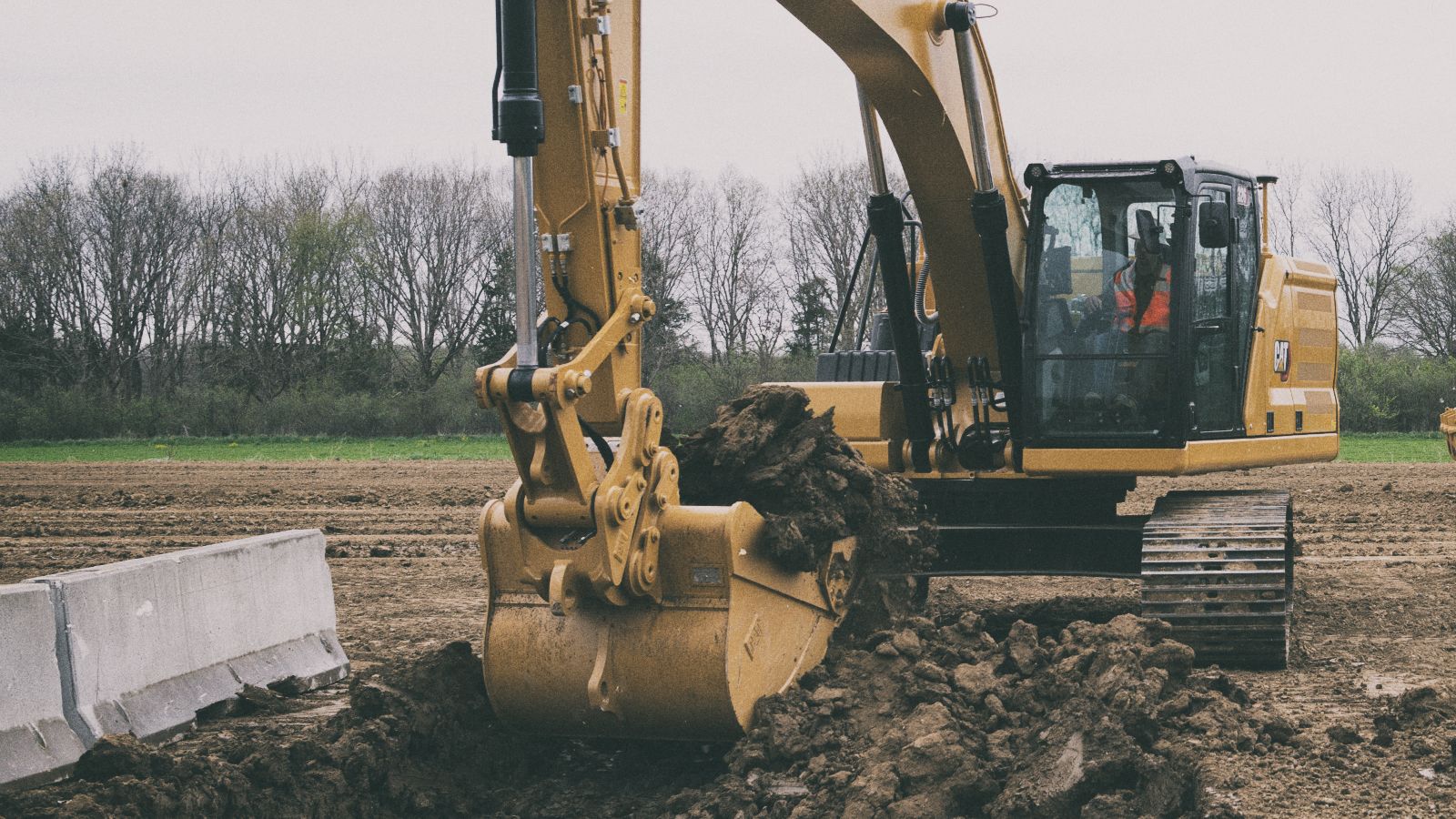 326 Excavator picking up dirt on jobsite