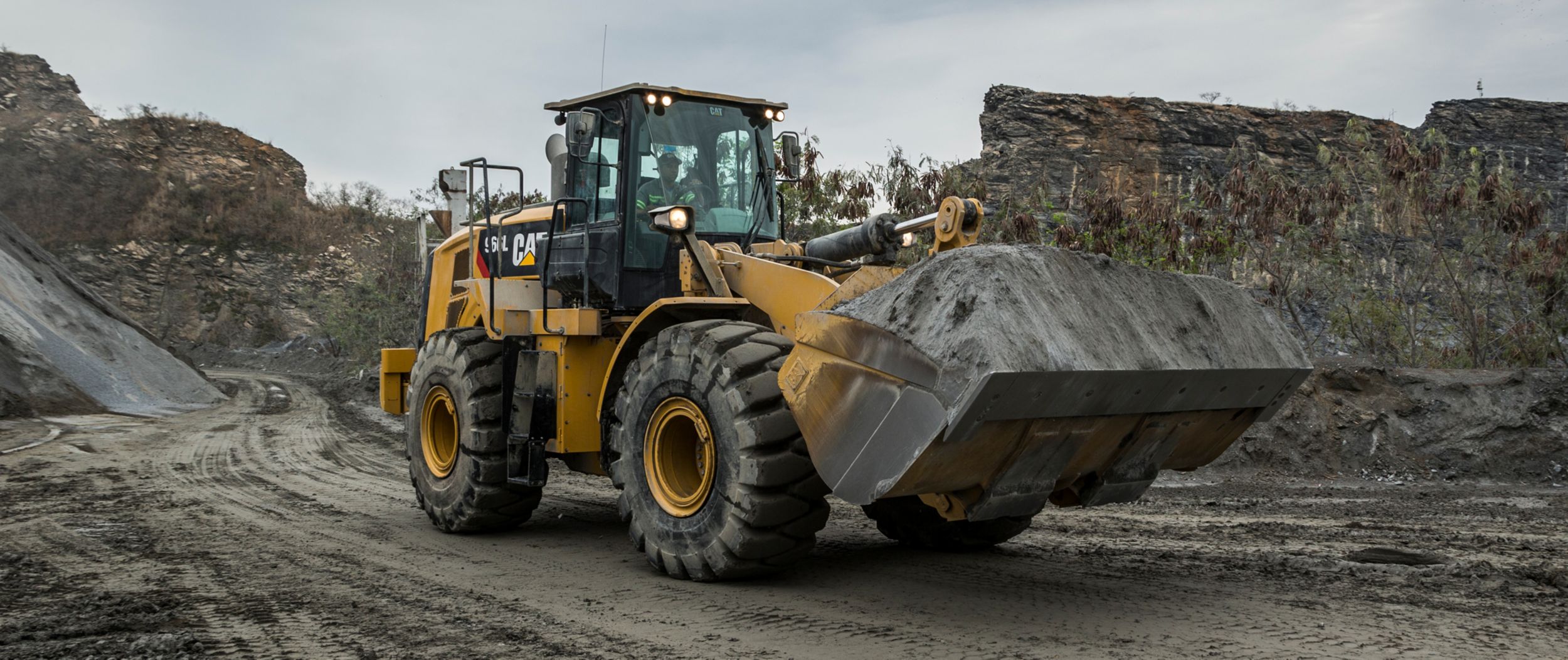 950L, 966L e 972L Veja o que é igual e o que há de diferente.