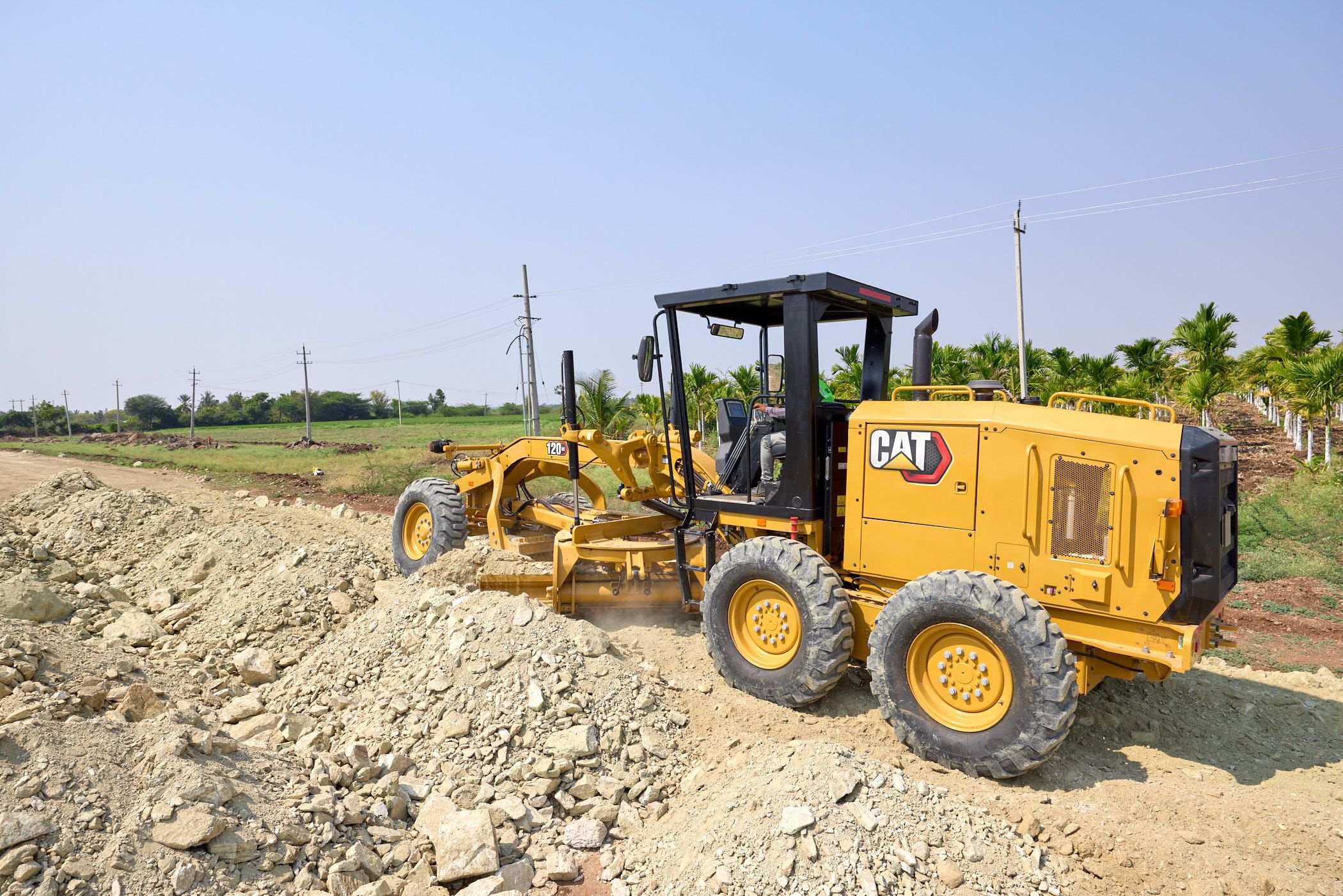 120 GC Motorgrader rots verspreiden