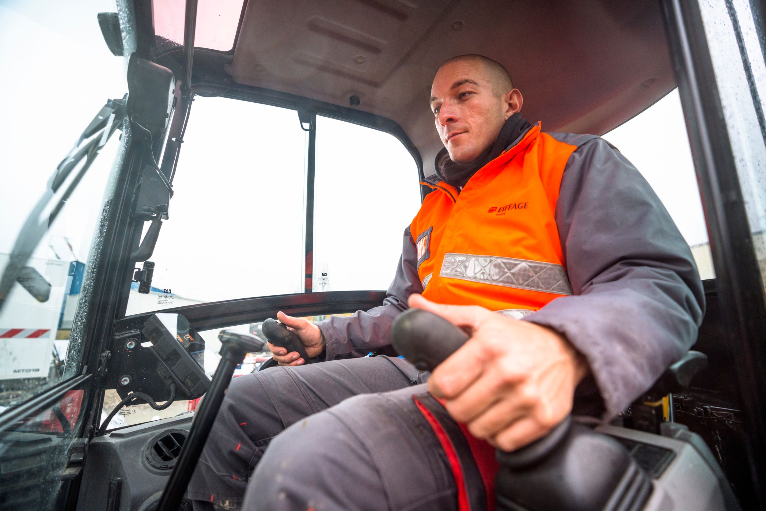 MODO DE DESPLAZAMIENTO CON DIRECCIÓN CON PALANCAS TIPO JOYSTICK