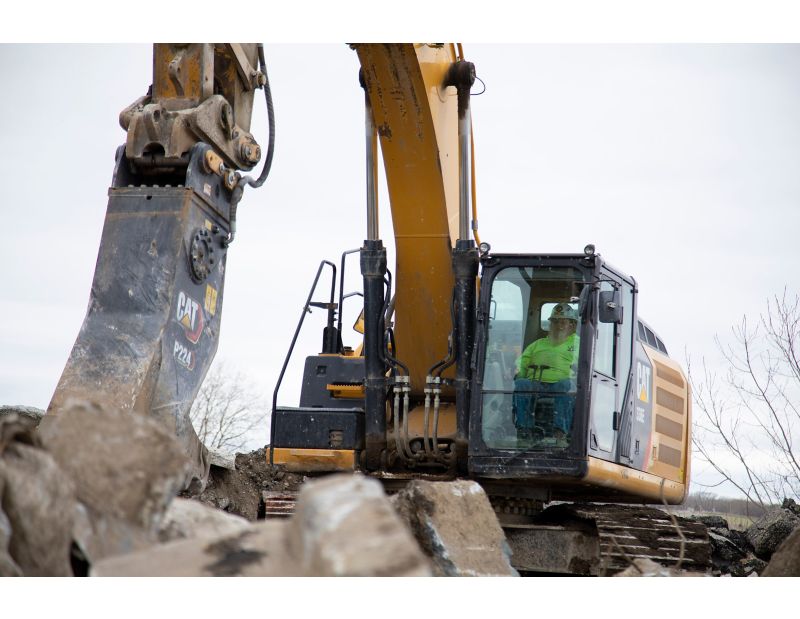 Cat P224 Pulverizer on Cat Excavator