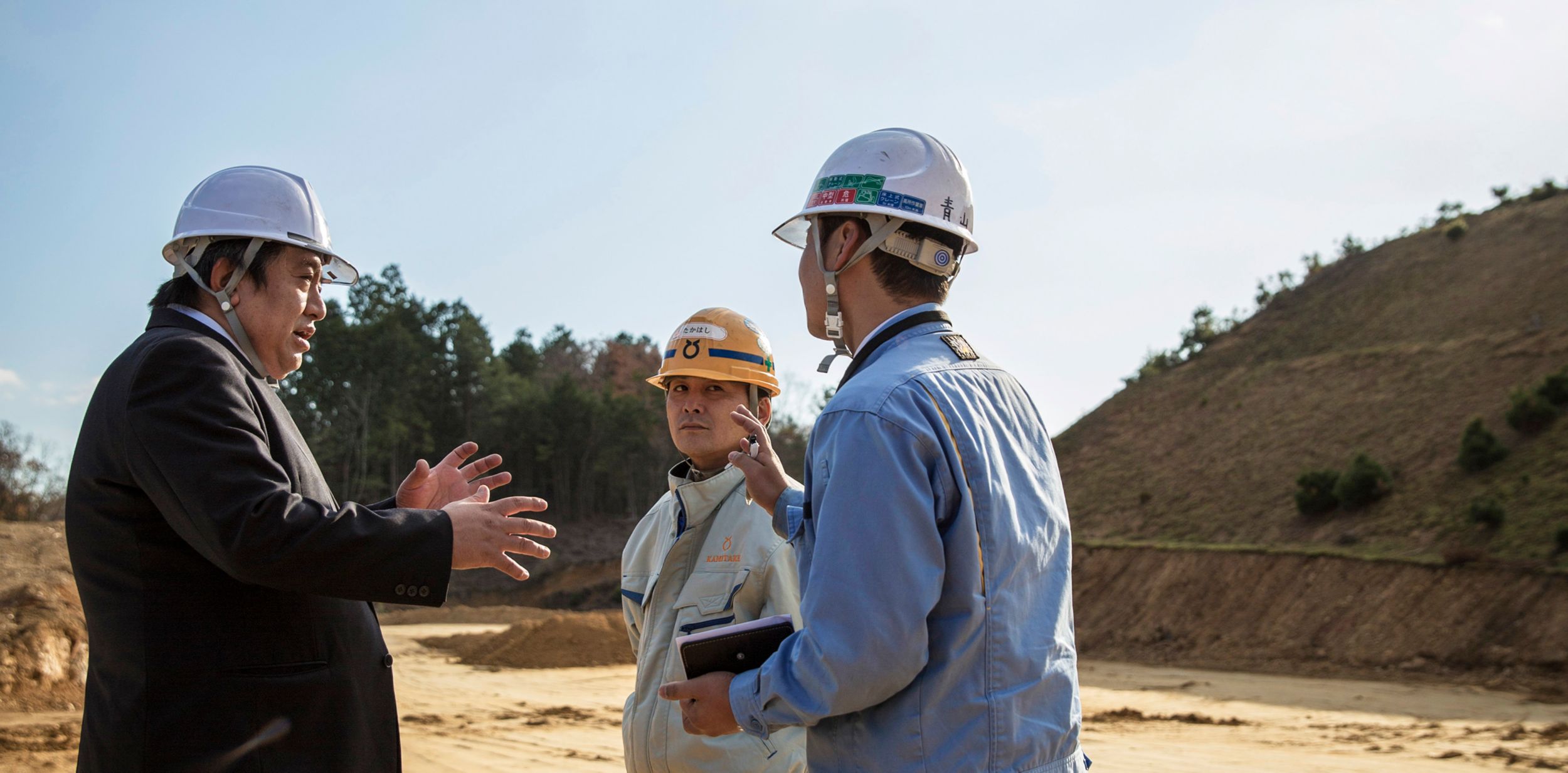 現場で話をするオペレーター