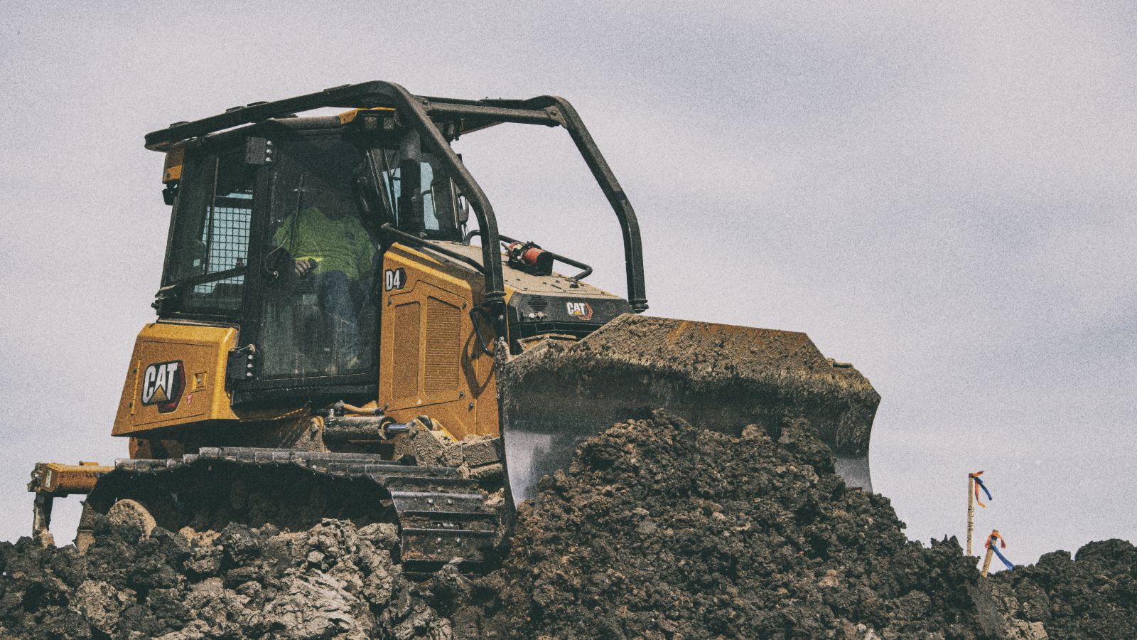 EXPLORE CAT® DOZER