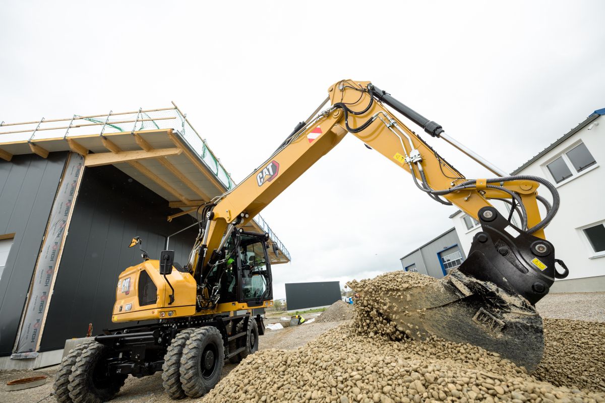 M317 Wheeled Hydraulic Excavator