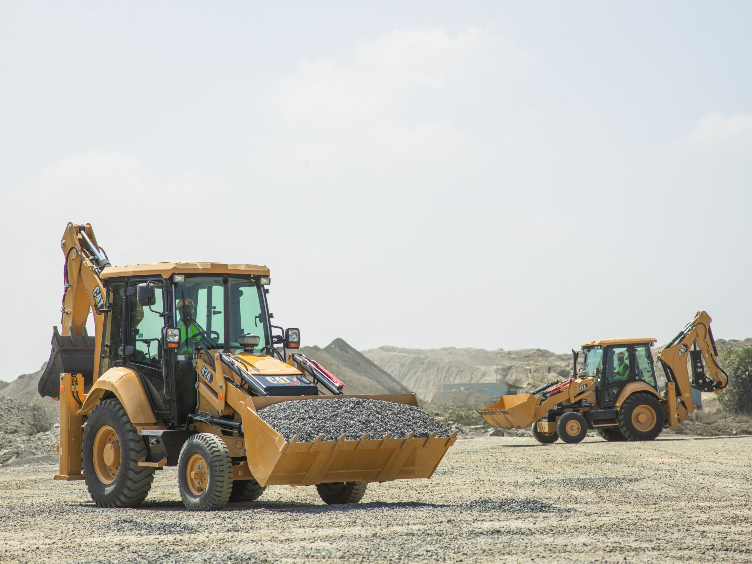 The new Cat 424 backhoe Loader offers upgrades in performance and fuel efficiency.