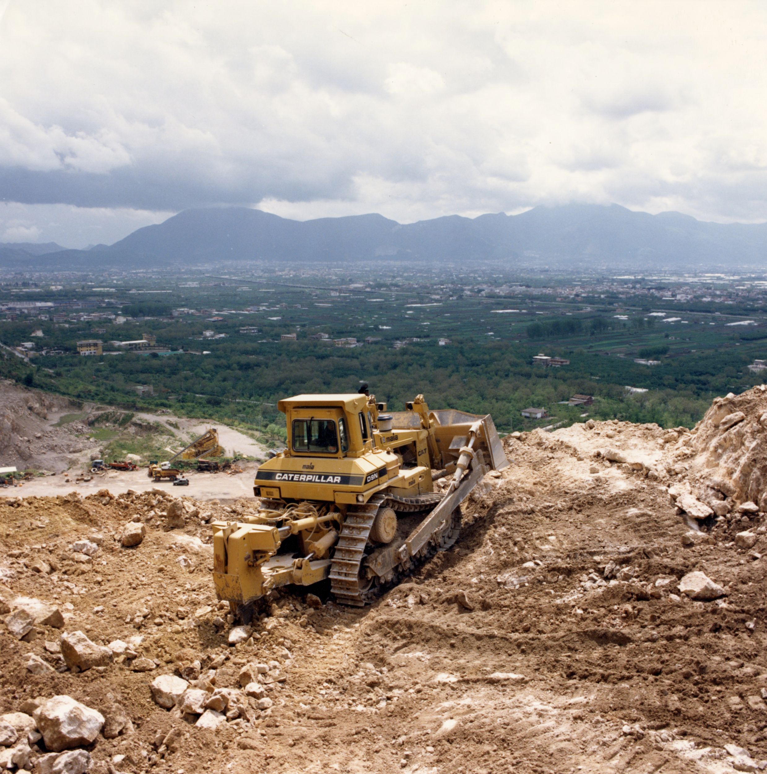 Cat D9N dozer working in Italy, 1993.