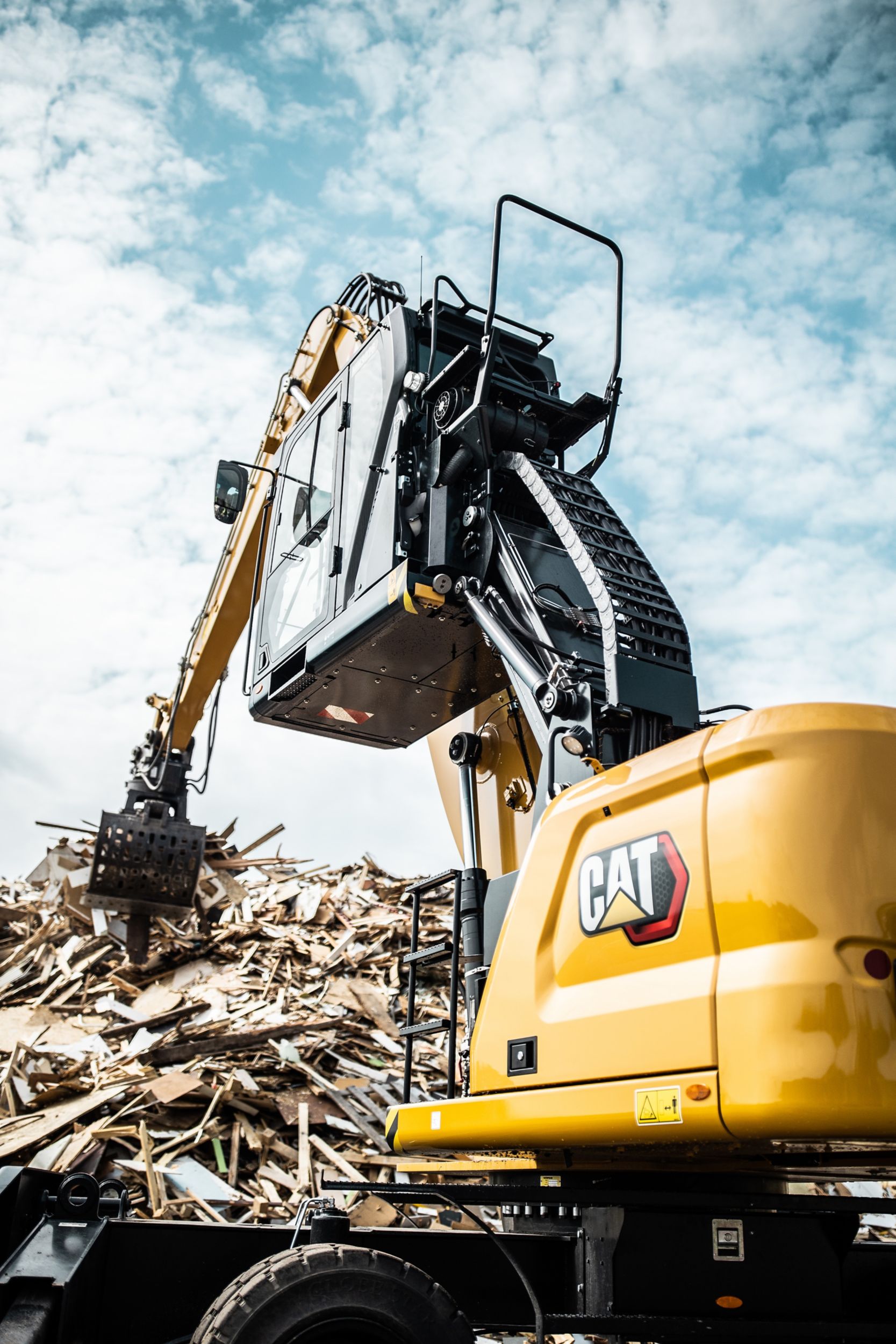 MH3026, kabin yükseltici ile geri dönüşüm uygulamasında