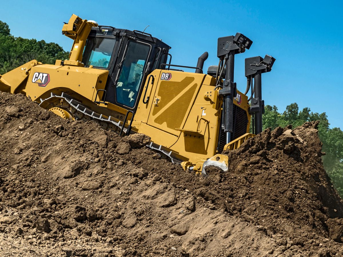 De D8 bulldozer heeft het vermogen om zwaar werk te verzetten