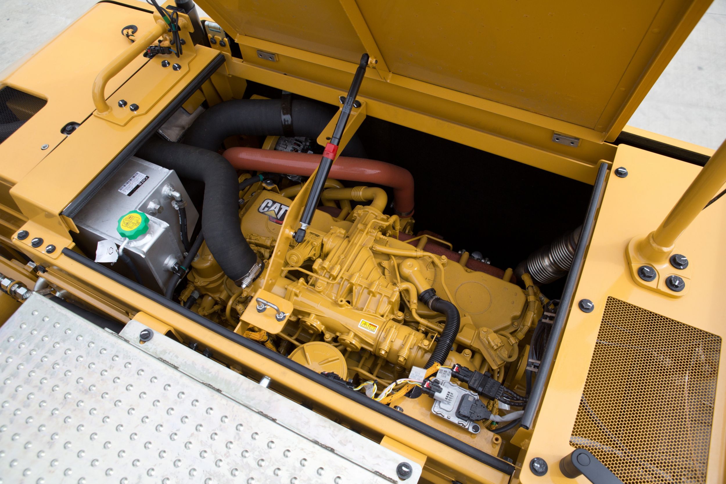 M322 engine compartment