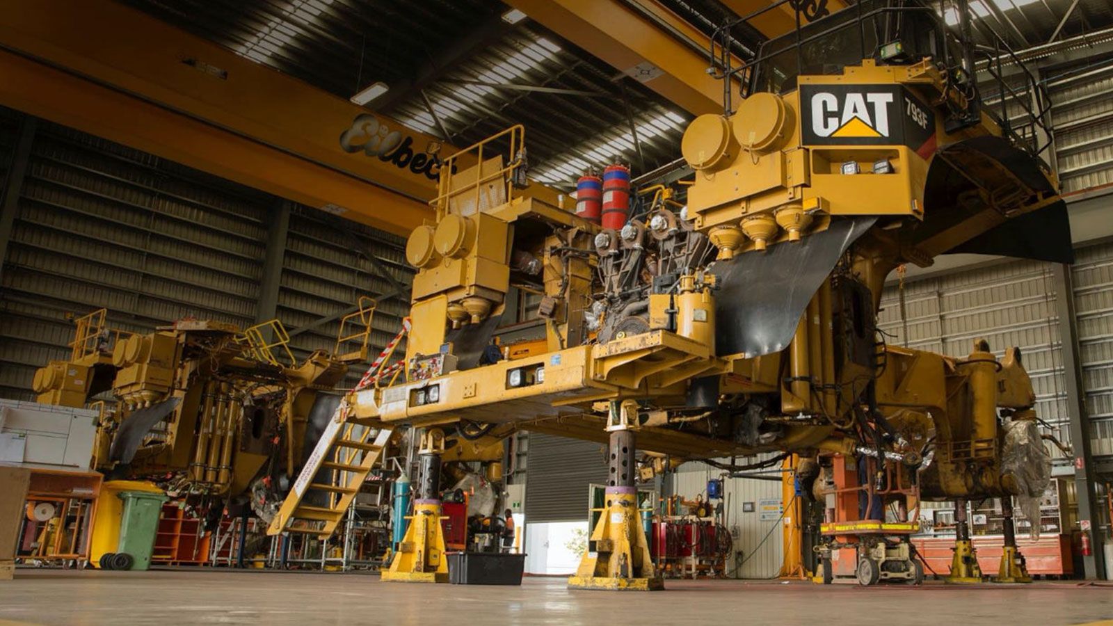 サベージキャタピラー整備できる方 Cat® Excavator Undercarriage Maintenance Tips - YouTube