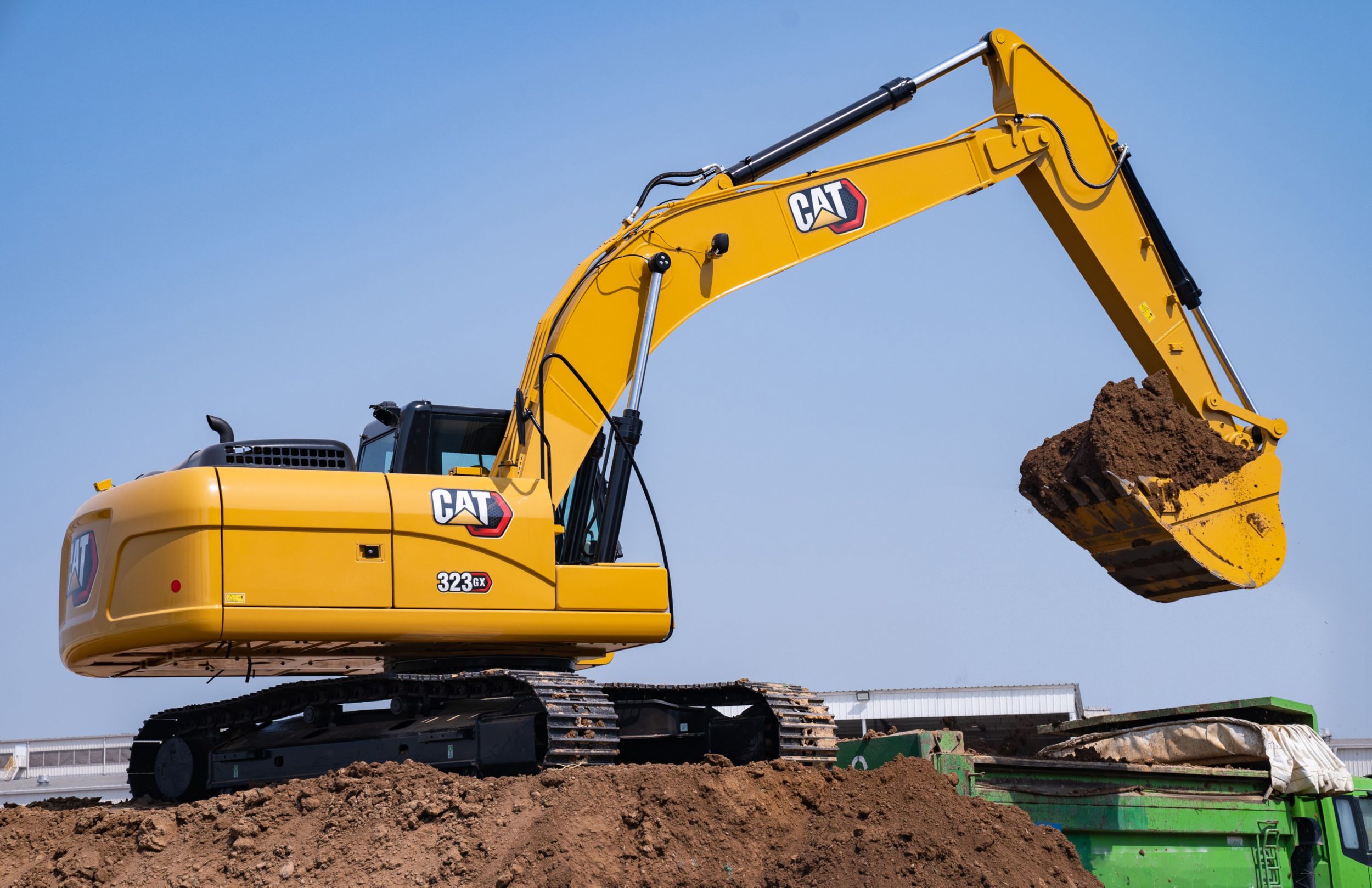 Aprovechando las mejoras técnicas más recientes, las nuevas Excavadoras Cat®  320 GX y 323 GX ofrecen bajos costos de mantenimiento y posesión, una mayor  eficiencia del combustible y un rendimiento confiable | Cat | Caterpillar