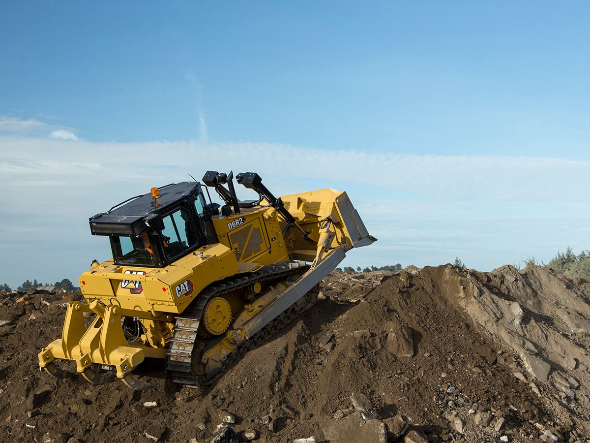 The D6R2 dozer has a high drive undercarriage with excellent balance