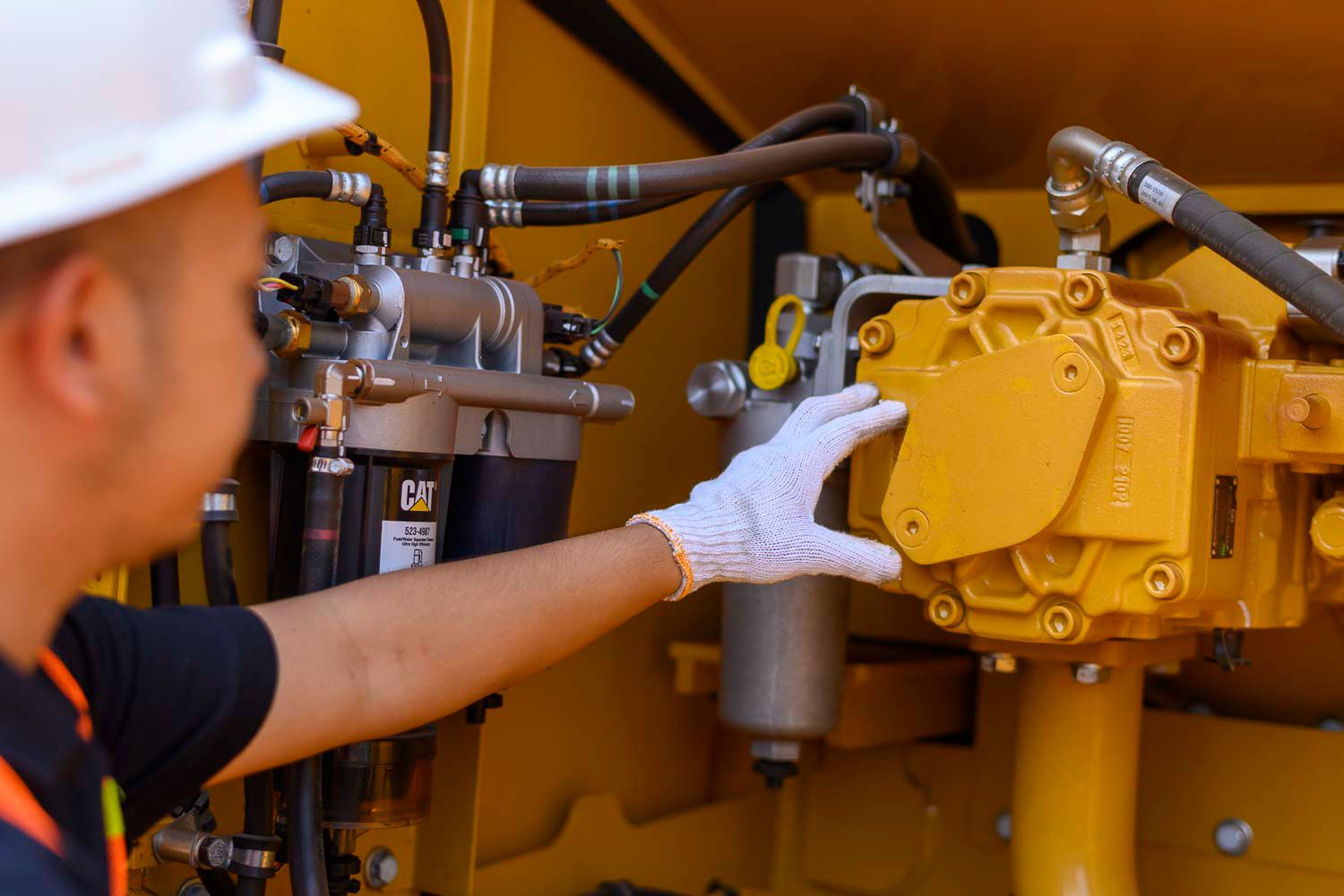 Hydraulic cylinder inspection performed by Cat dealer