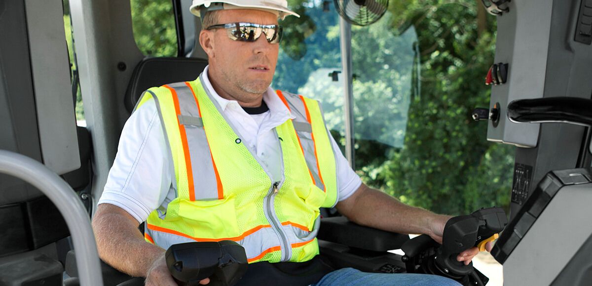 MORE FROM THE CAT® MOTOR GRADER FAMILY 