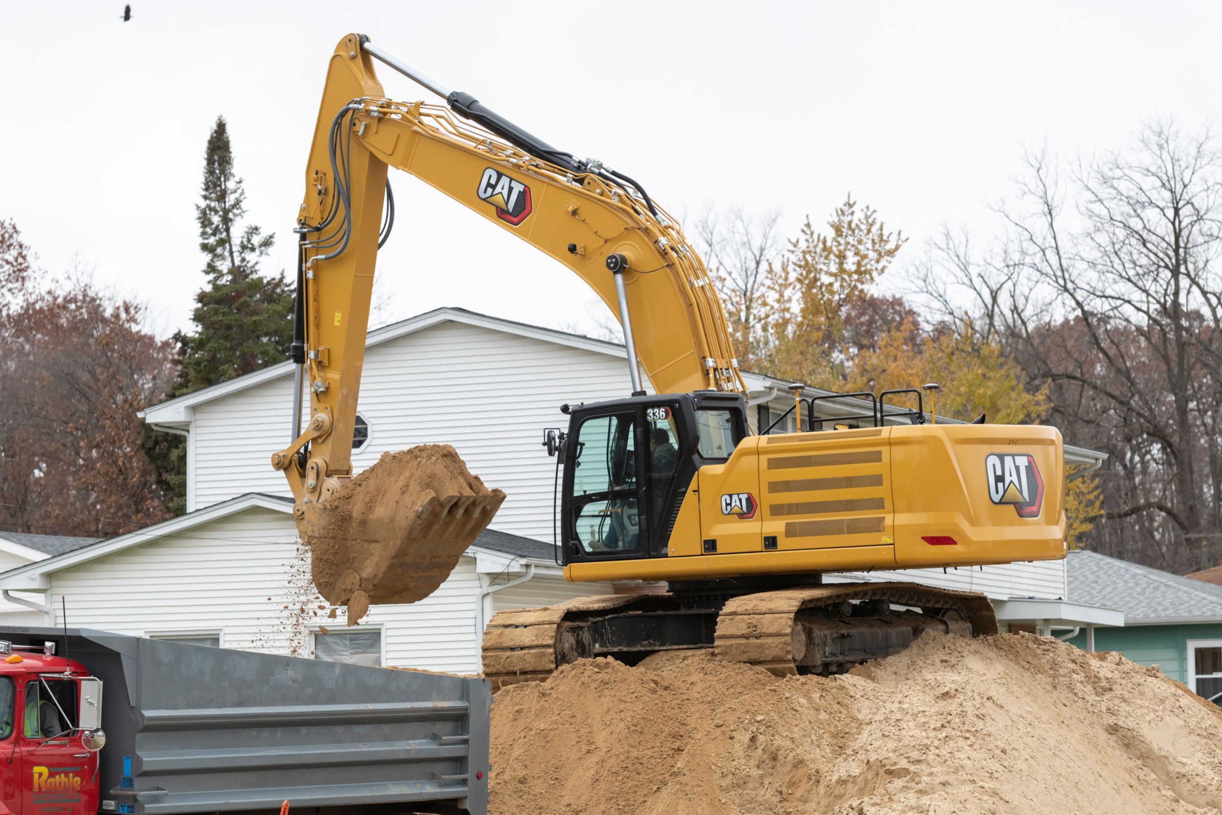 Class-leading production comes from the 336's powerful hydraulics, large payload capacity, and strong digging force and swing torque.