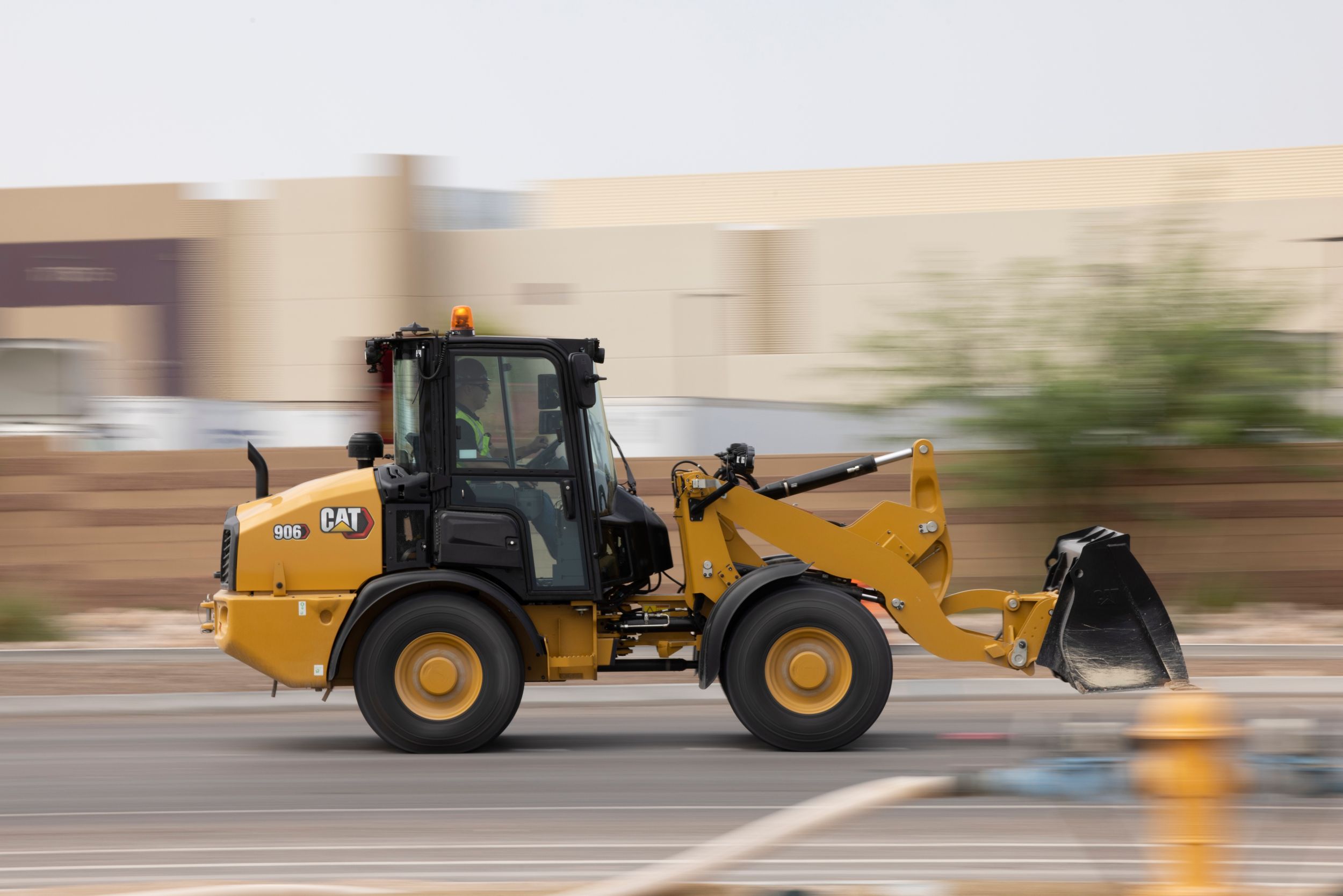 Cat® 906 Compact Wheel Loader