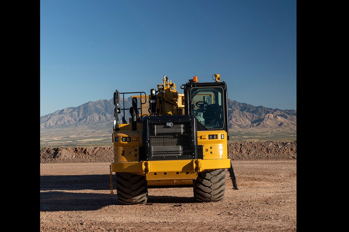 Caterpillar brings back 651 Wheel Tractor Scraper