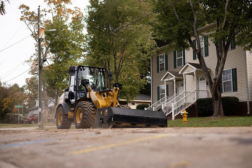 908 Compact Wheel Loader With Broom