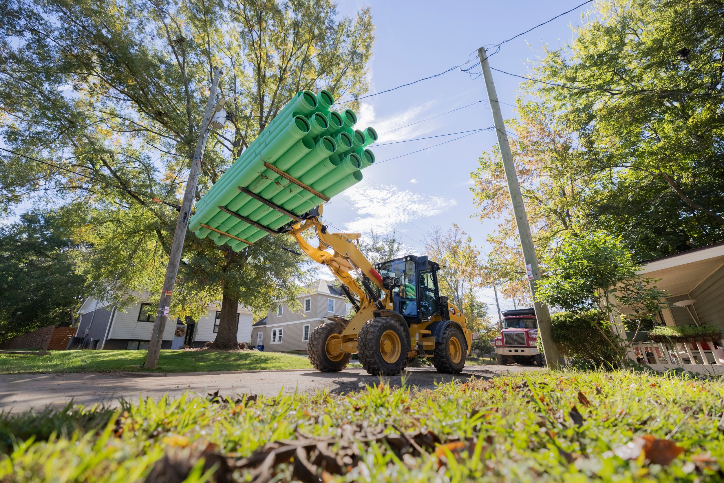 Cat® 907 Compact Wheel Loader