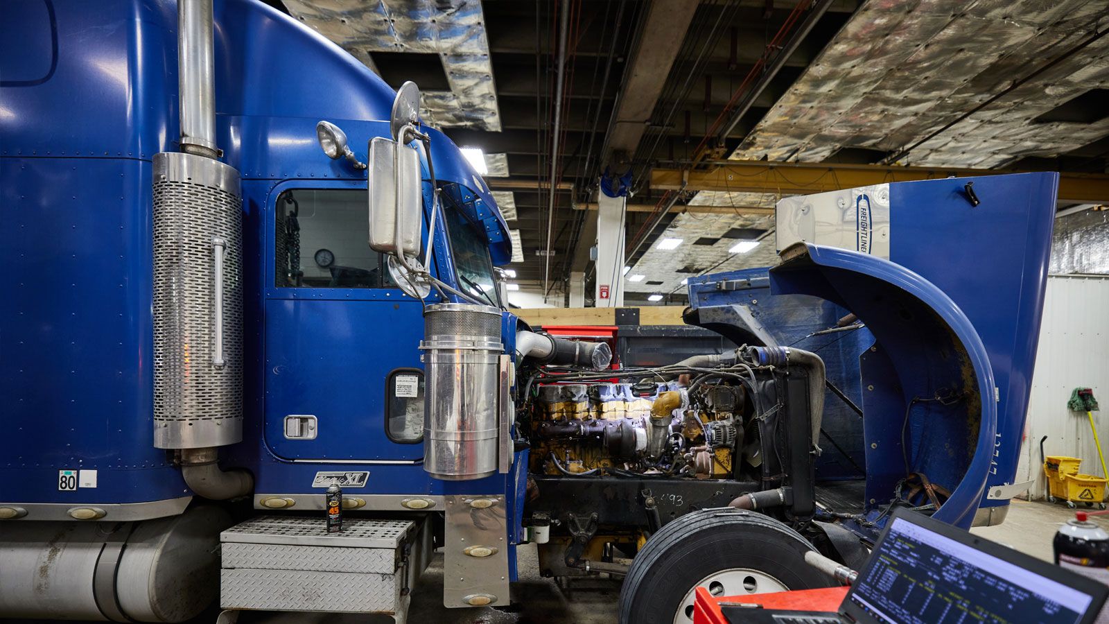 トラックエンジン