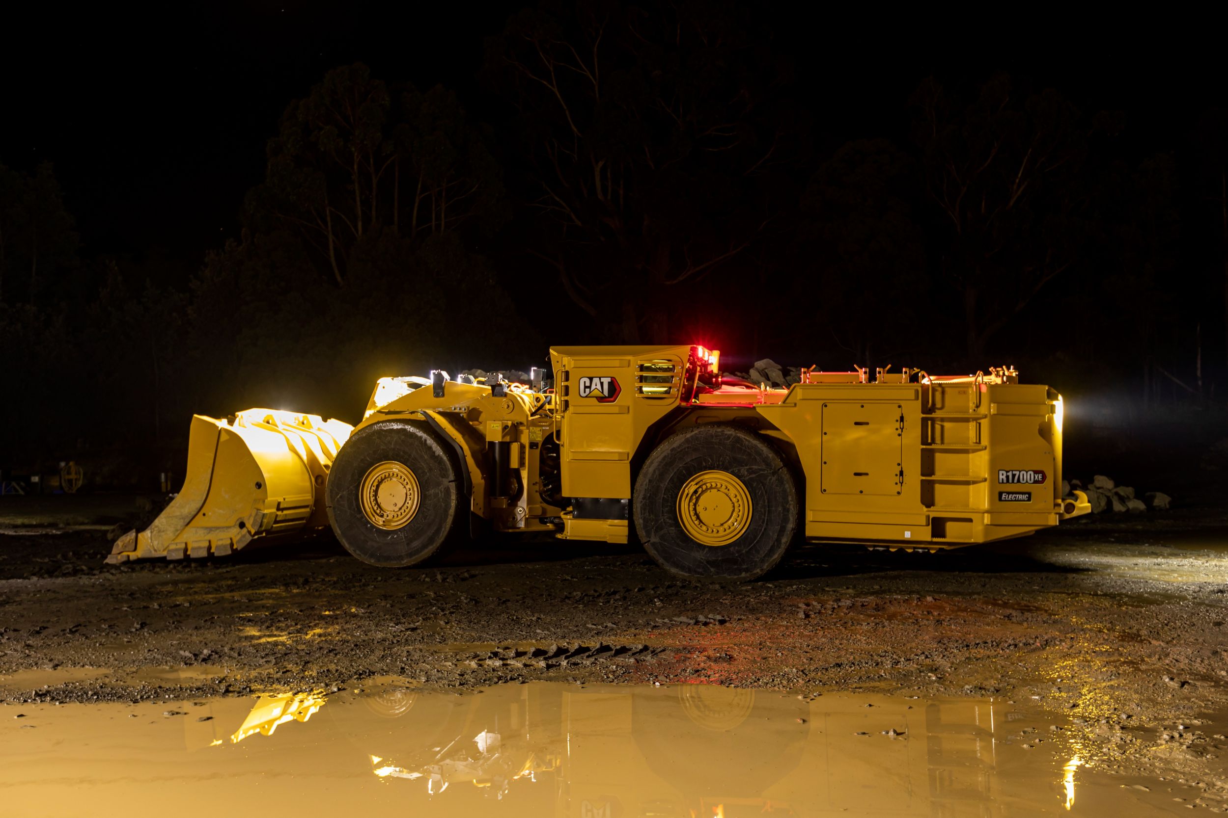 R1700 XE Underground Battery-Electric LHD Loader | Fabick Cat