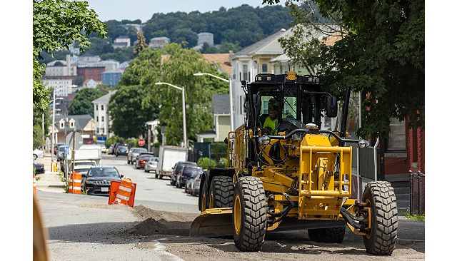 Cat 150 Motor Grader - DESIGNED FOR OPERATORS