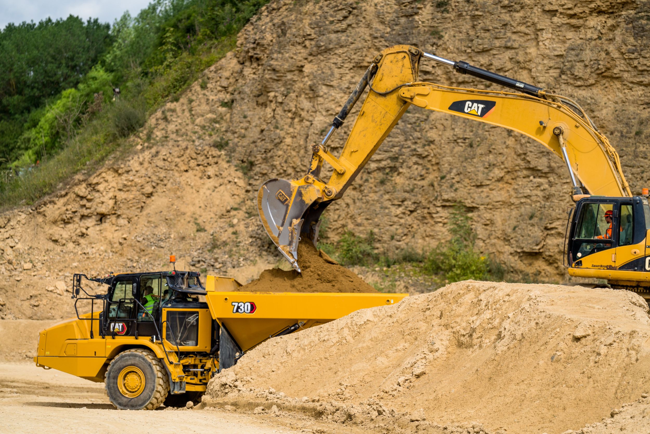Tombereau articulé à trois essieux 730