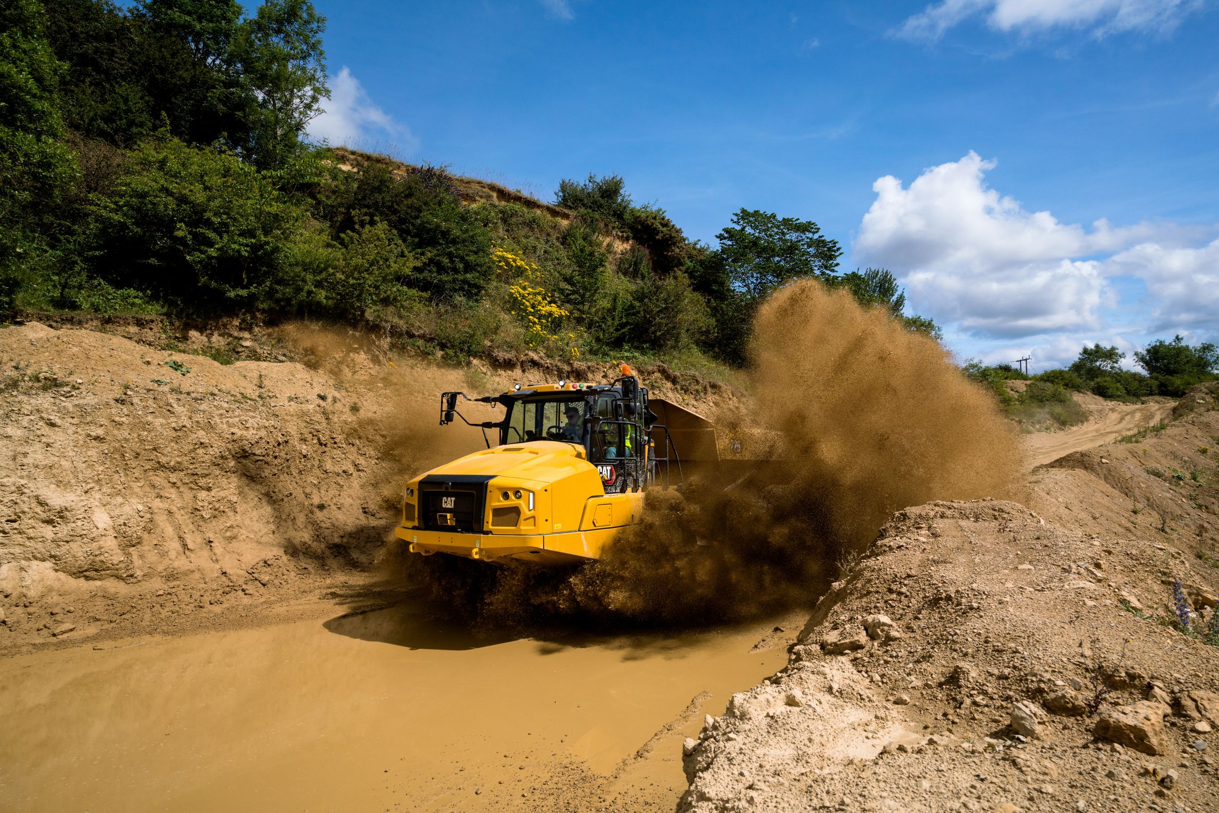 725 Ramstyrd dumper med tre axlar