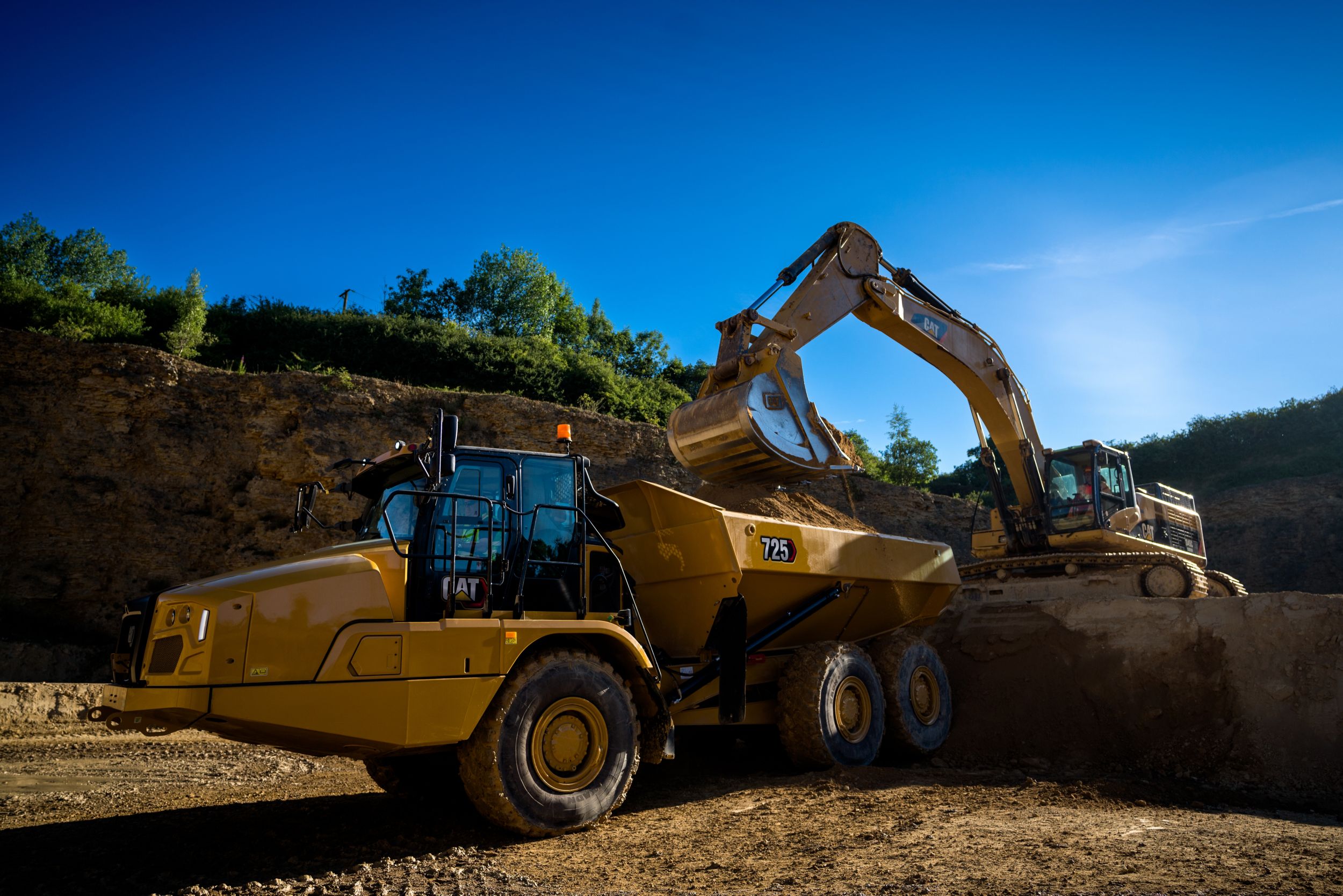 725 Ramstyrd dumper med tre axlar