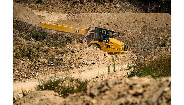 Cat 725 Articulated Truck