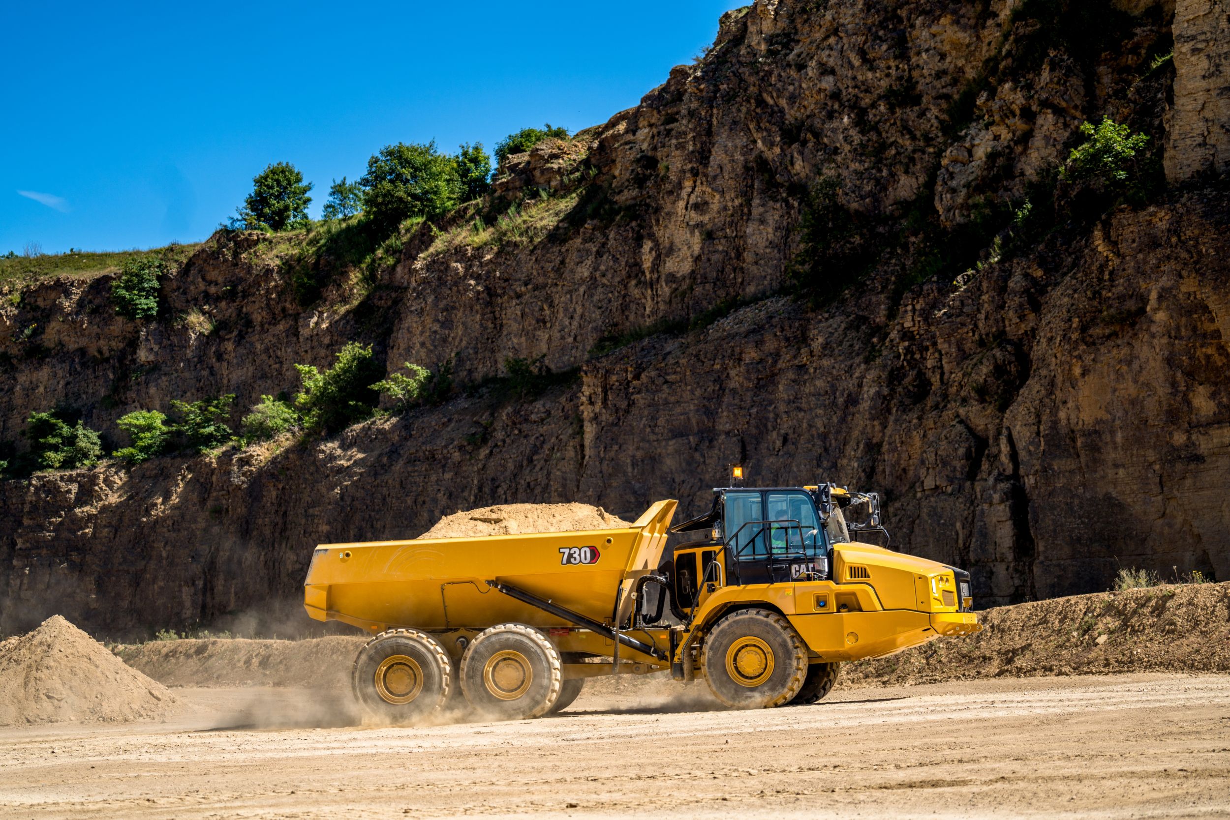 730 Articulated Haul Truck | Cat | Caterpillar