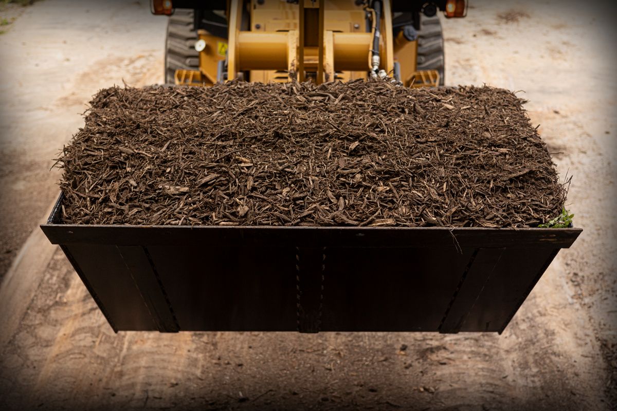 This new Cat® attachment, the 1-Yard Mulch Bucket, is narrow enough to easily maneuver in and around tight spaces.