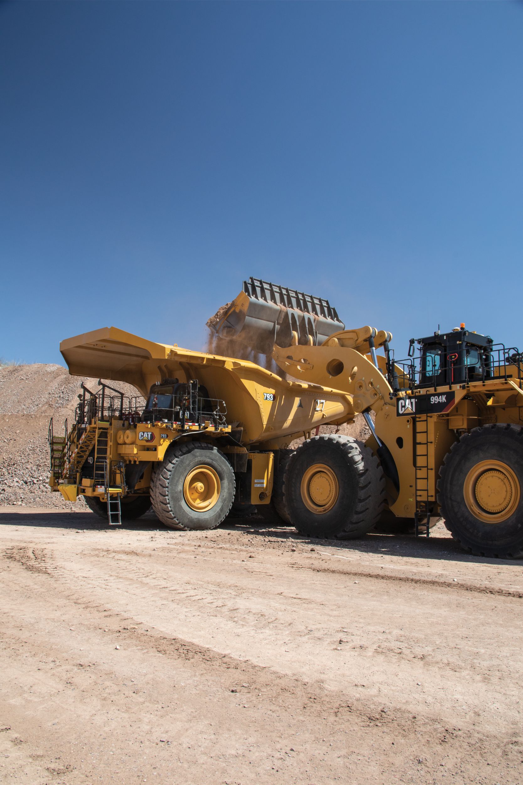 Caterpillar celebrates assembly of the 5000th 793 mining truck at