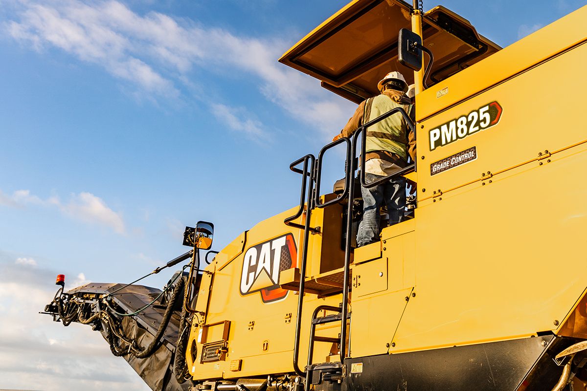 PM825 Cold Planer | Cat | Caterpillar