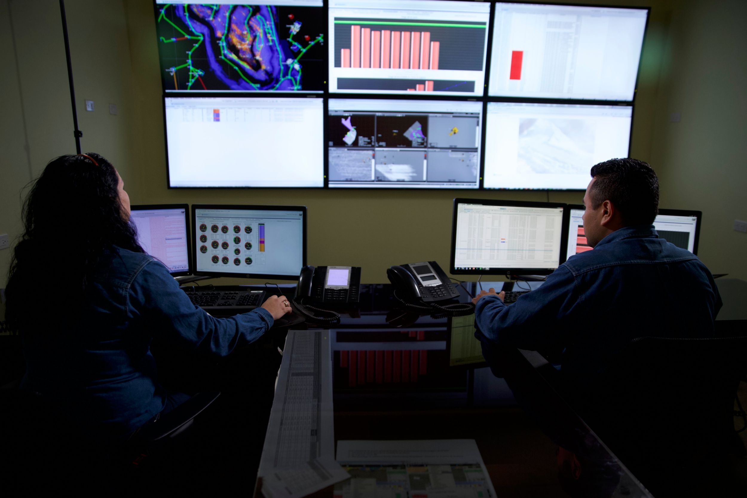 KONEKTIVITAS & TEKNOLOGI