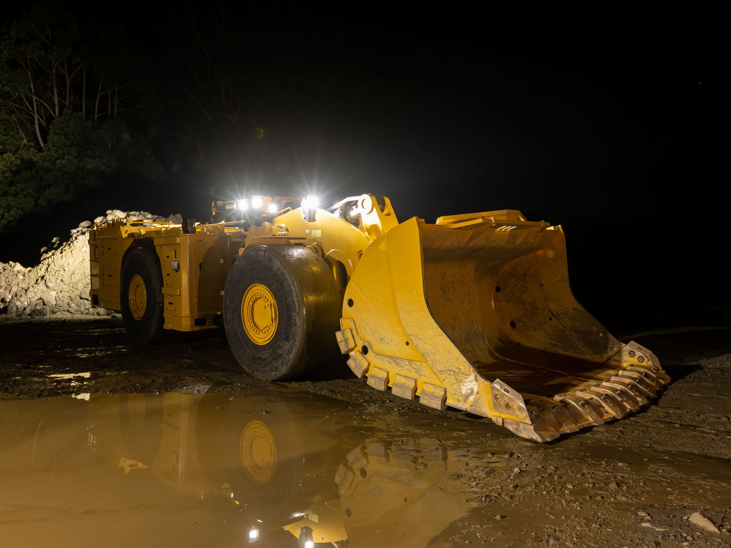 Underground Mining Load Haul Dump (LHD) Loaders R1700 XE (Battery-Electric)