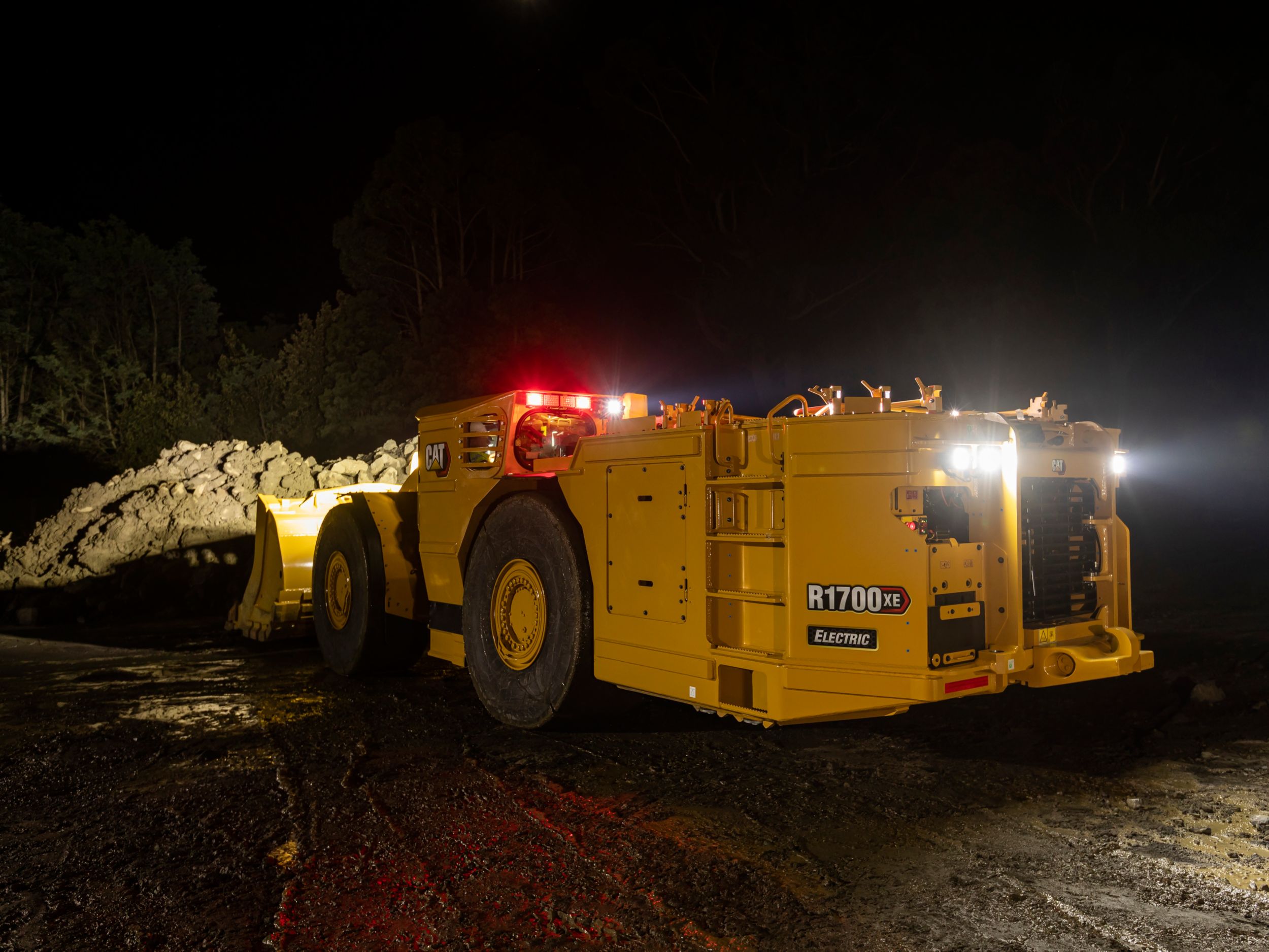 Cat Underground Mining Load Haul Dump (LHD) Loaders: R1700 XE  (Battery-Electric)