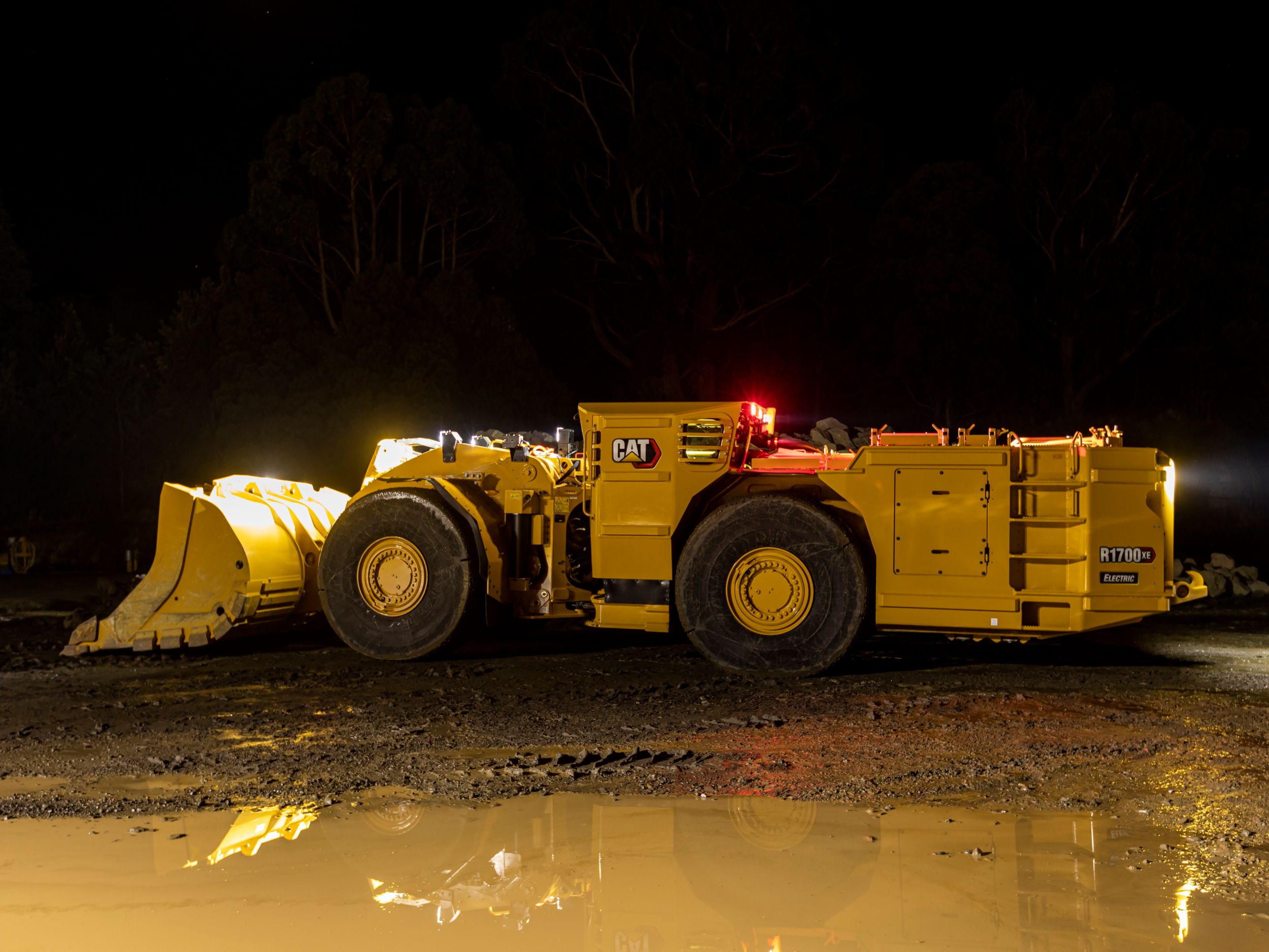 Cat Underground Mining Load Haul Dump (LHD) Loaders: R1700 XE  (Battery-Electric)