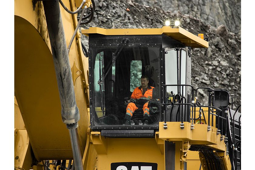 6020B Hydraulic Mining Shovel