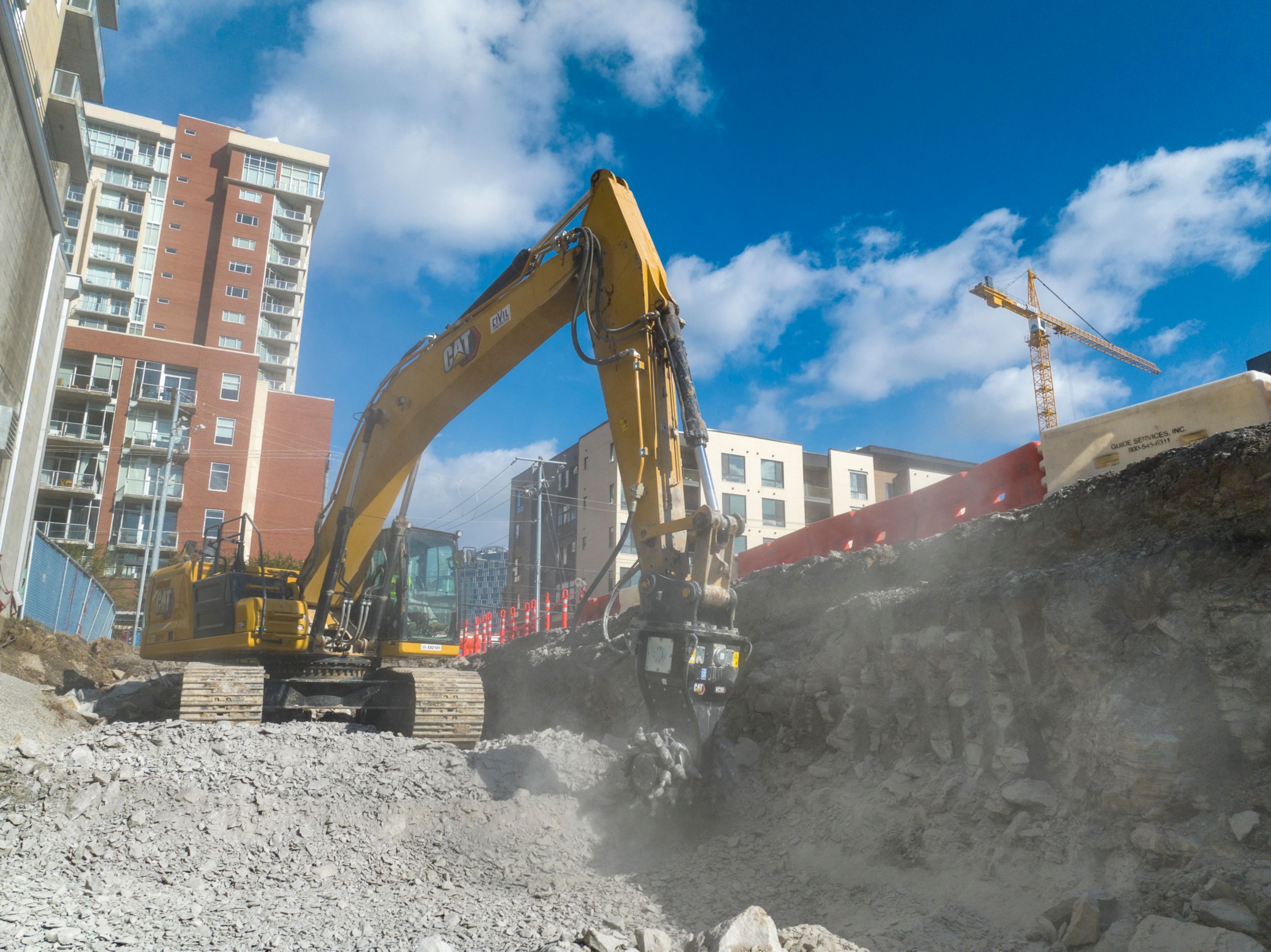 Cat rotationsfräs pulveriserar sten