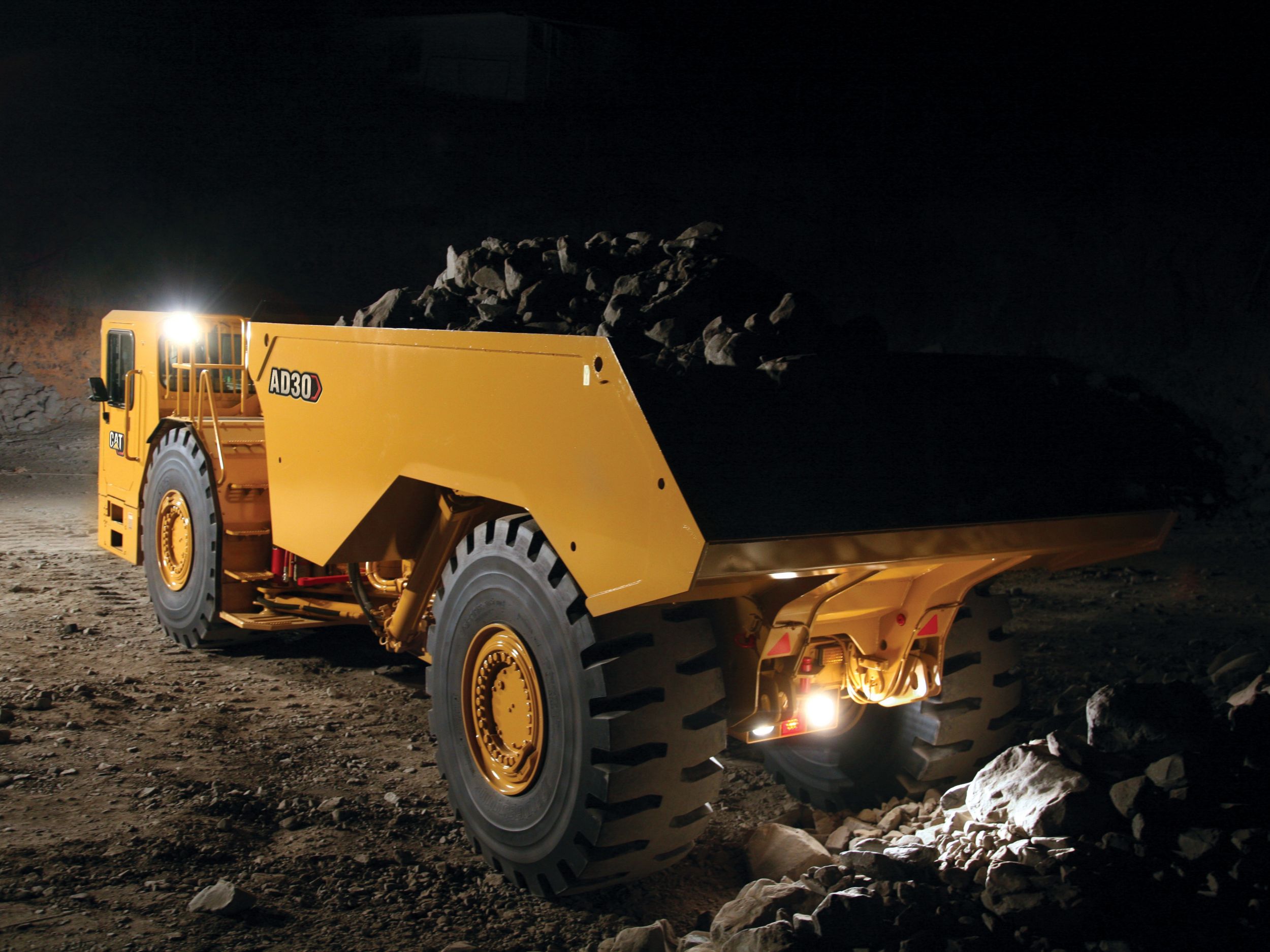 Caterpillar apresenta novo caminhão articulado subterrâneo AD63 - Blog do  Caminhoneiro