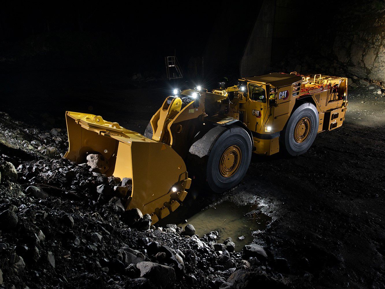 Chargeuses pour exploitations minières souterraines R2900 XE (diesel-électrique)