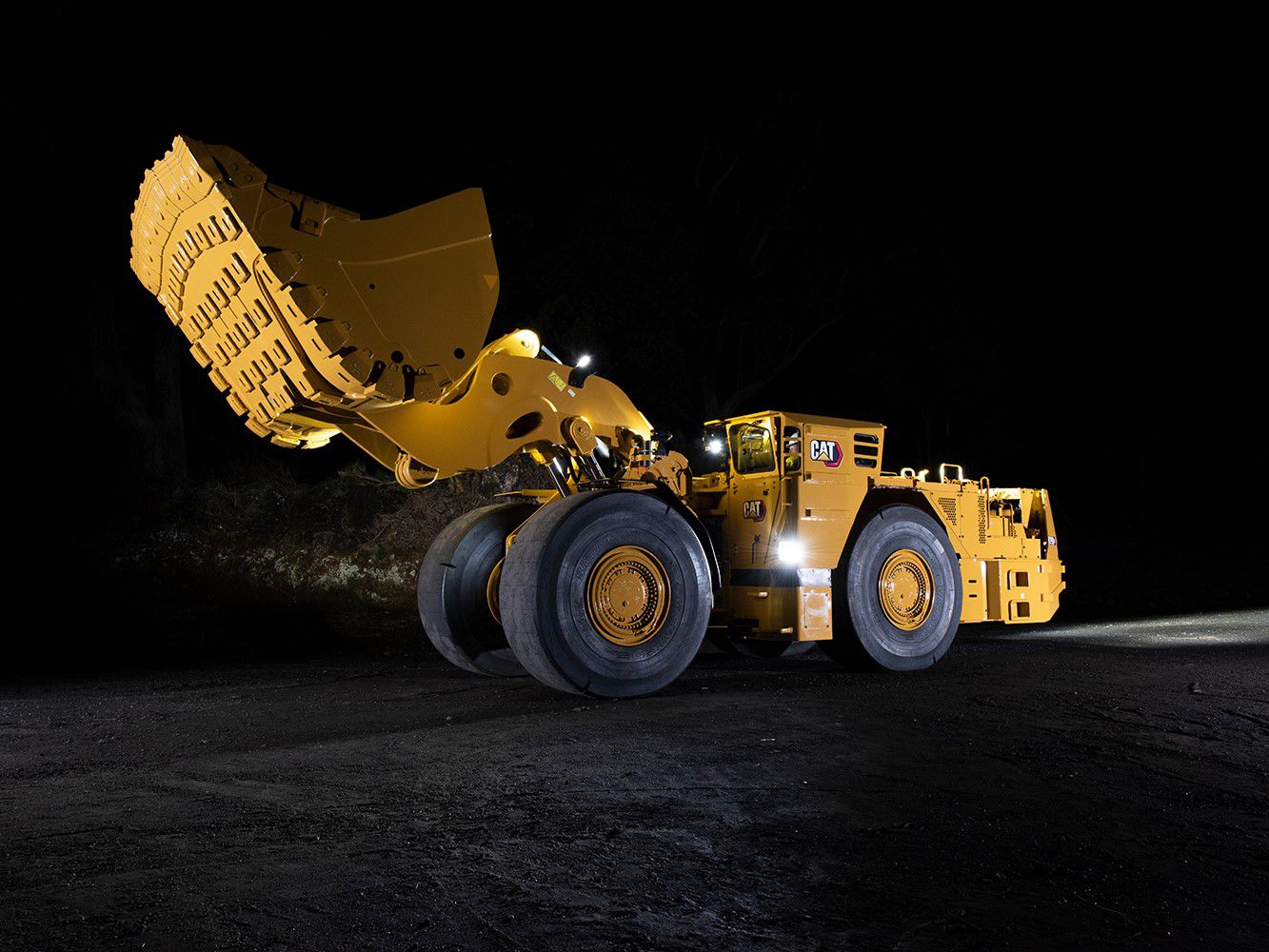 Underground Mining Load Haul Dump (LHD) Loaders R2900 XE (Diesel-Electric)