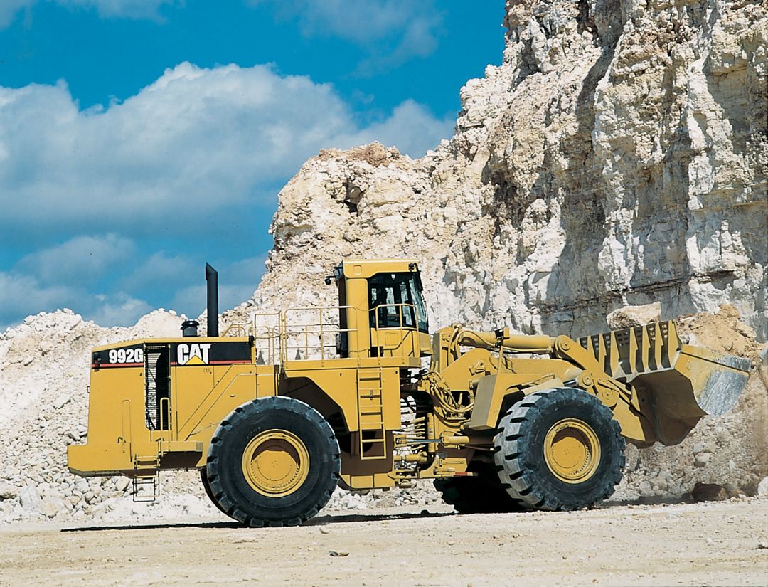 Setting the Standard The History of the Iconic Cat 992 Cat Caterpillar