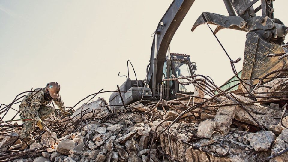 Soldier in front of Cat machine