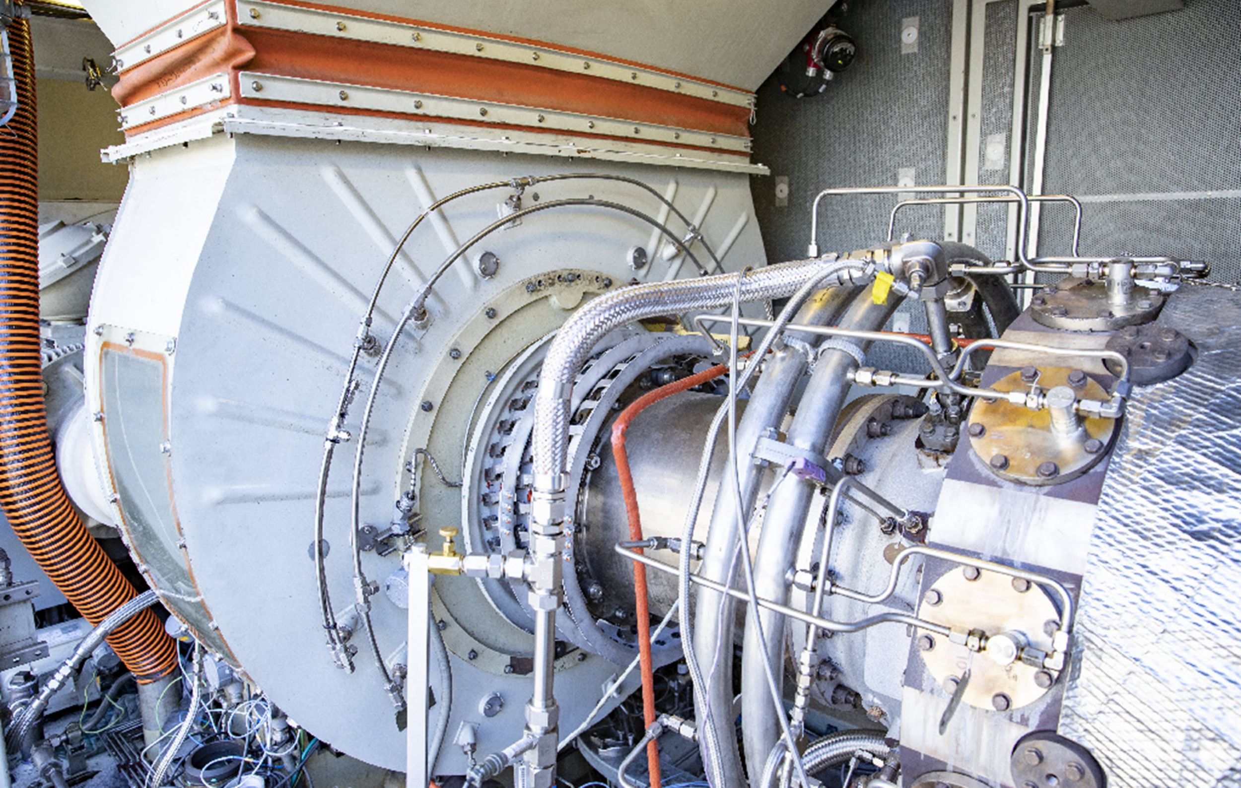 Motor de turbina de gas alimentado con hidrógeno