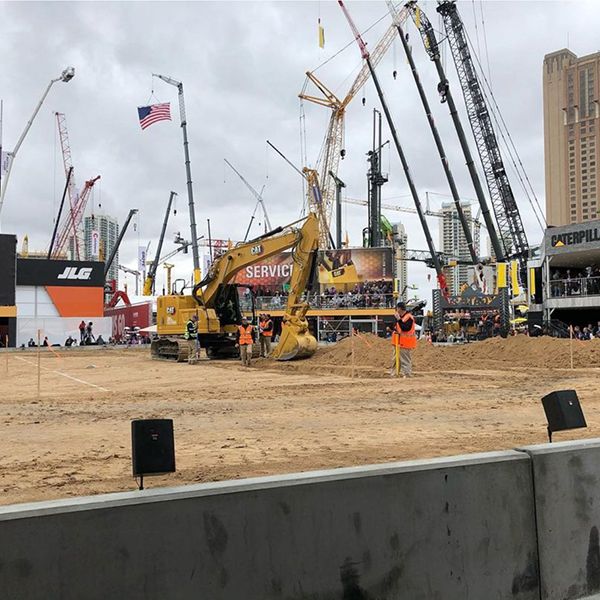 Operator Stadium with operators ready to start the day