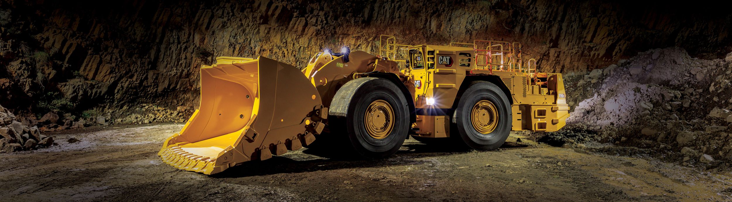 Nova Carregadeira Subterrânea Elétrica a Diesel Cat® R2900 XE 